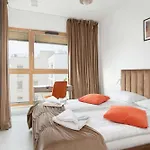 Modern And Elegant Filarskiego In With Air Conditioning & Parking And Gym By Renters Prestige