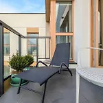 Modern And Elegant Filarskiego In With Air Conditioning & Parking And Gym By Renters Prestige