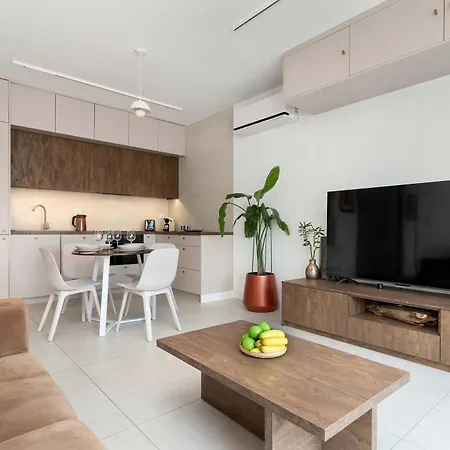 Modern And Elegant Filarskiego In With Air Conditioning & Parking And Gym By Renters Prestige