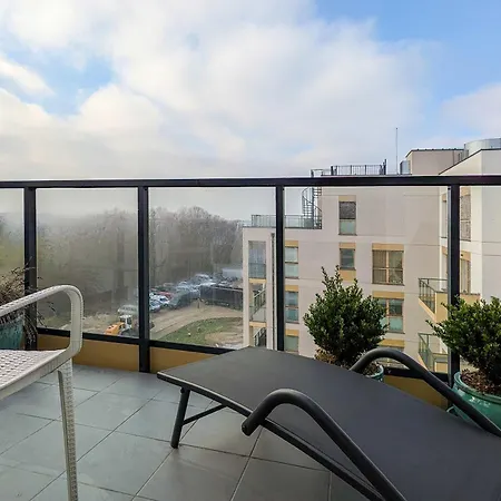 Modern And Elegant Filarskiego In With Air Conditioning & Parking And Gym By Renters Prestige 아파트 *
