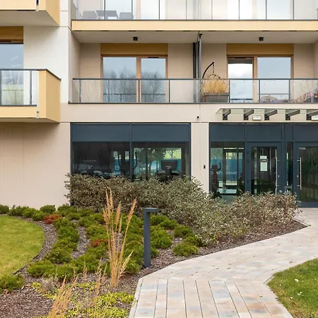 Modern And Elegant Filarskiego In With Air Conditioning & Parking And Gym By Renters Prestige Apartman