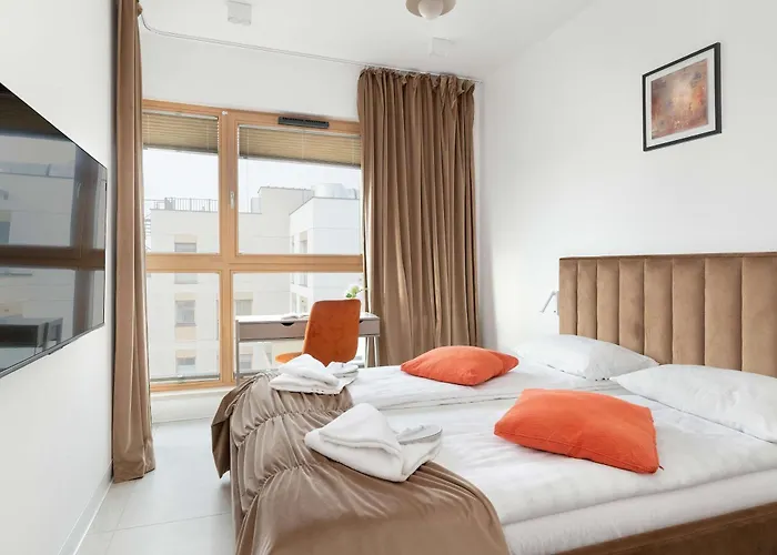 Modern And Elegant Filarskiego In With Air Conditioning & Parking And Gym By Renters Prestige