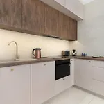 Modern And Elegant Filarskiego In With Air Conditioning & Parking And Gym By Renters Prestige Apartment