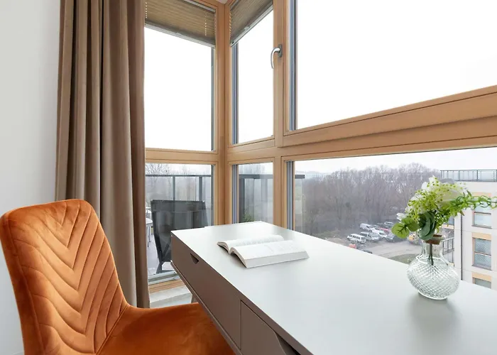 Modern And Elegant Filarskiego In With Air Conditioning & Parking And Gym By Renters Prestige Daire