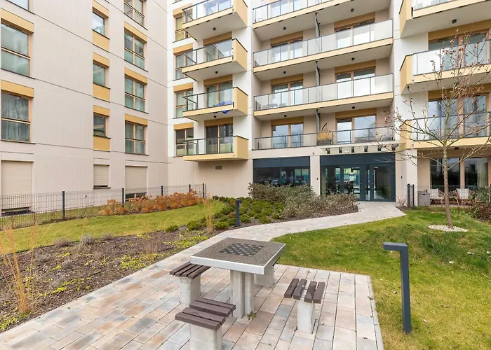 Modern And Elegant Filarskiego In With Air Conditioning & Parking And Gym By Renters Prestige Daire